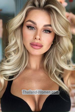 204247 - Alina Age: 29 - Russia