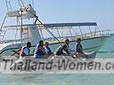 cartagena-women-boat-1104-40